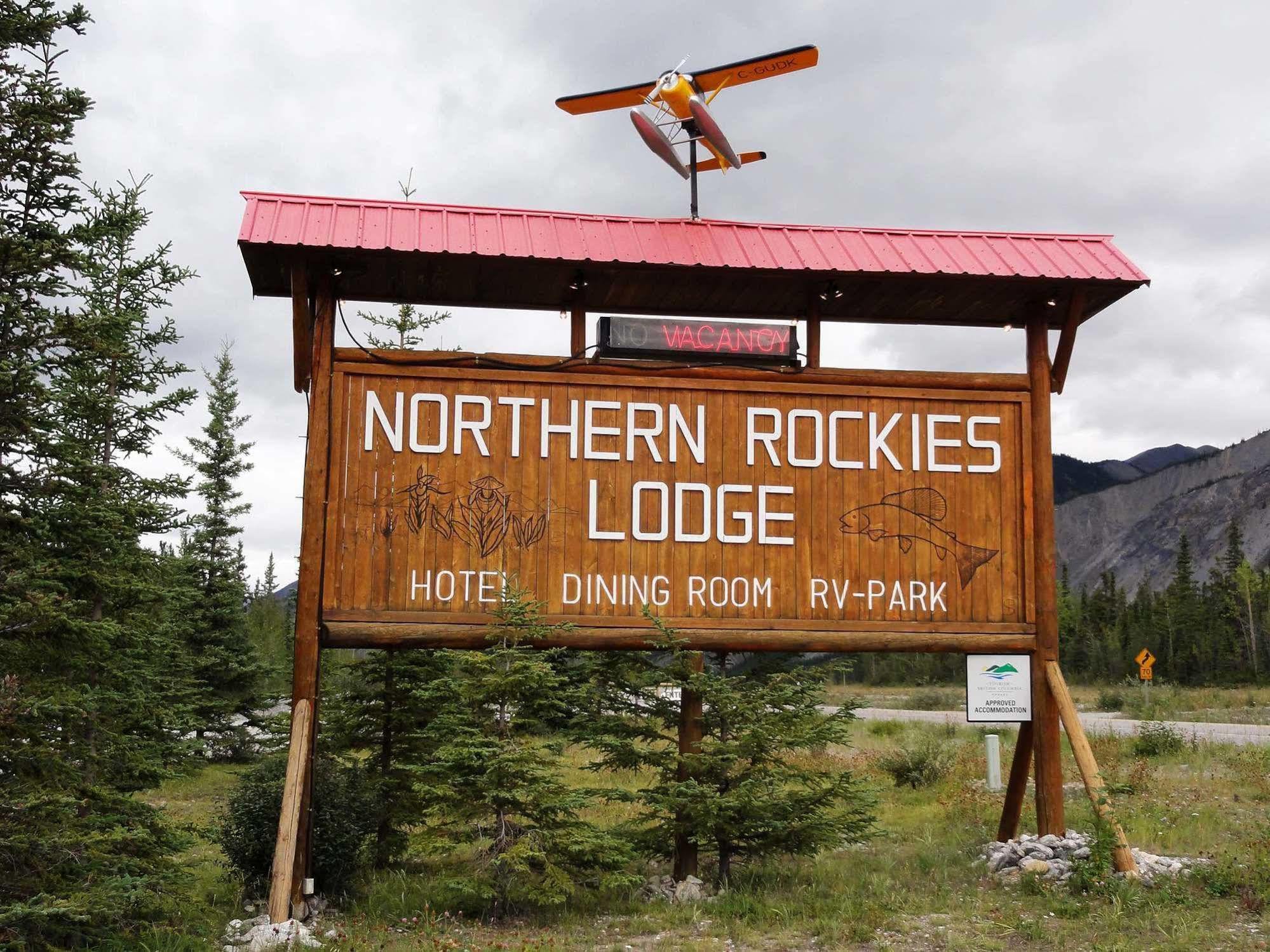 Muncho Lake Northern Rockies Lodge מראה חיצוני תמונה